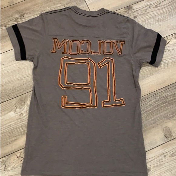 Volcom T Shirt - Picture 2 of 4